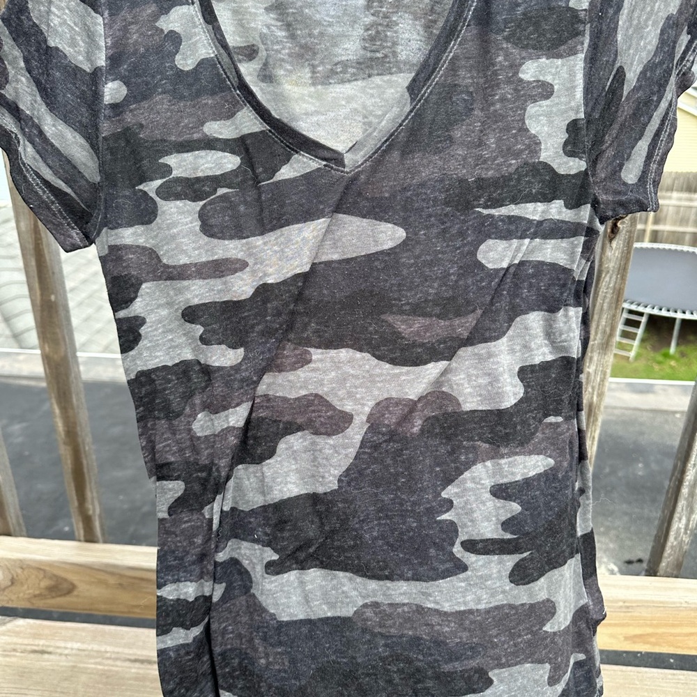 Lucky Brand Gray and Black Fitted Wrap T-Shirt